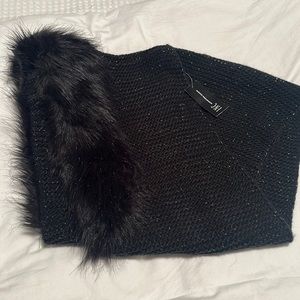 Infinite scarf with faux fur